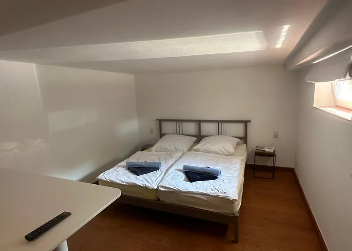 Doppelbett Suite, Naehe Messe
