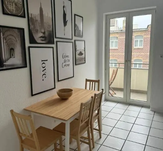 4 Bedroom Apartment In Fancy Duesseldorf Oberkassel