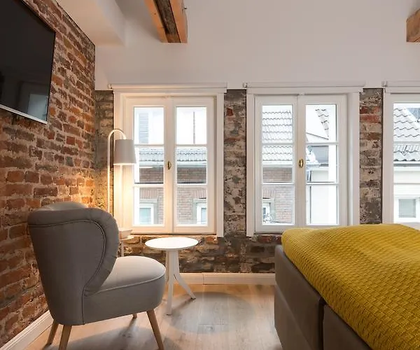 Square Rooms 20