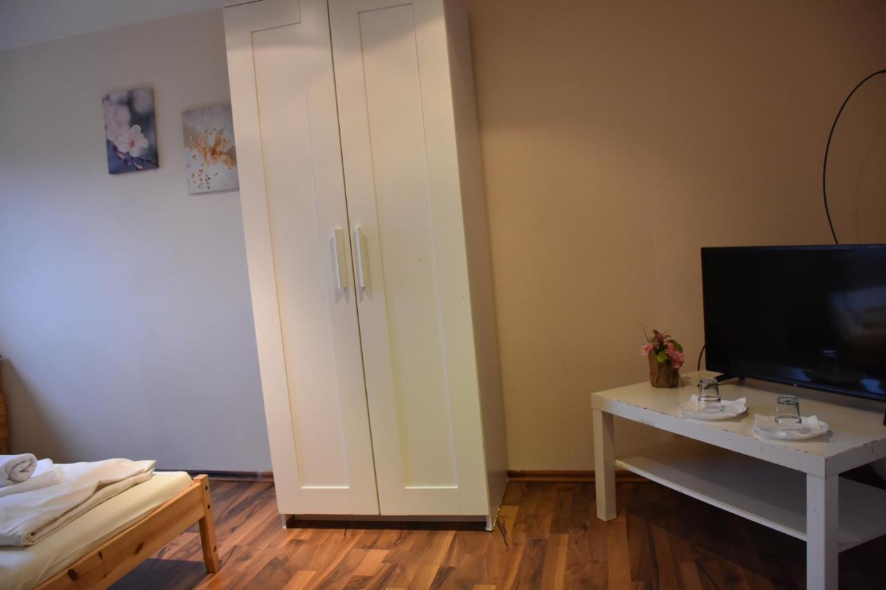 Schaum 2* Düsseldorf