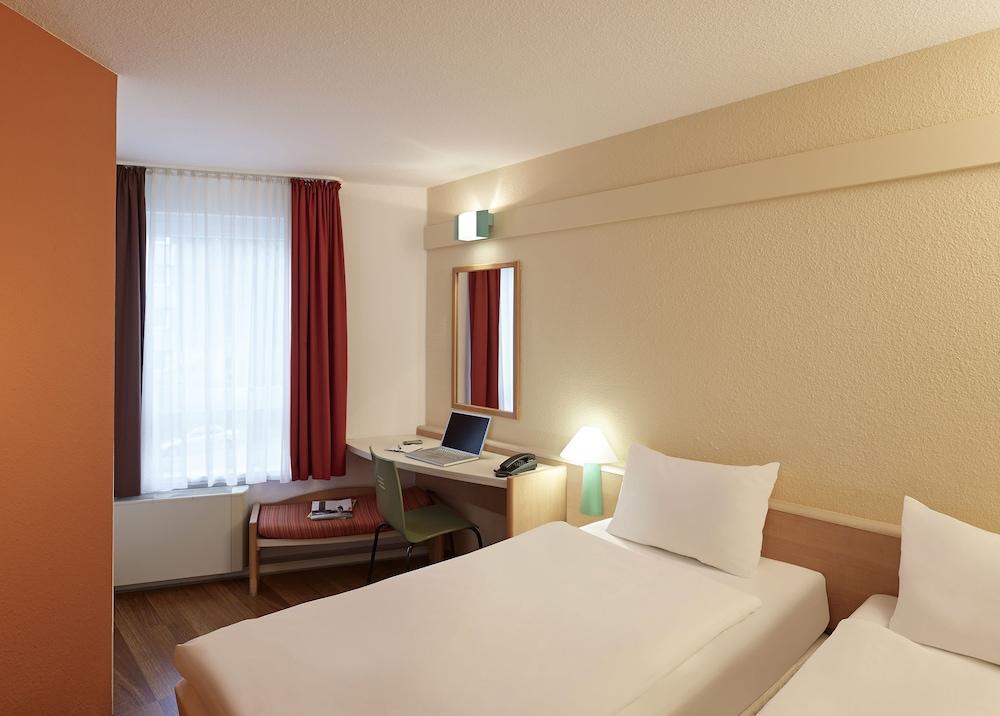 Ibis Hauptbahnhof Dusseldorf