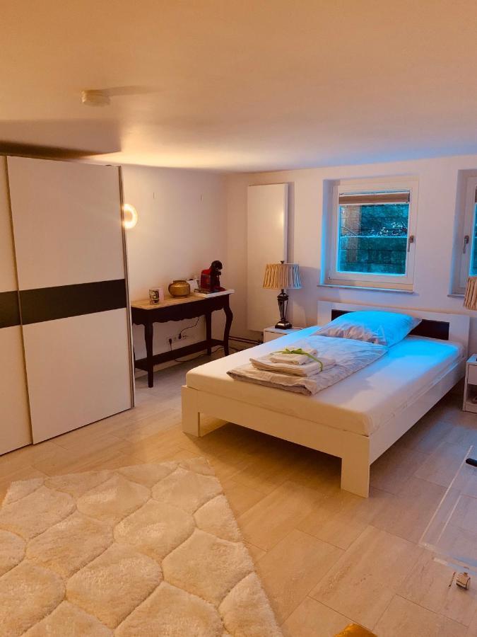 Habitación en casa particular Souterrain Mit Separatem Eingang Und Bad Düsseldorf