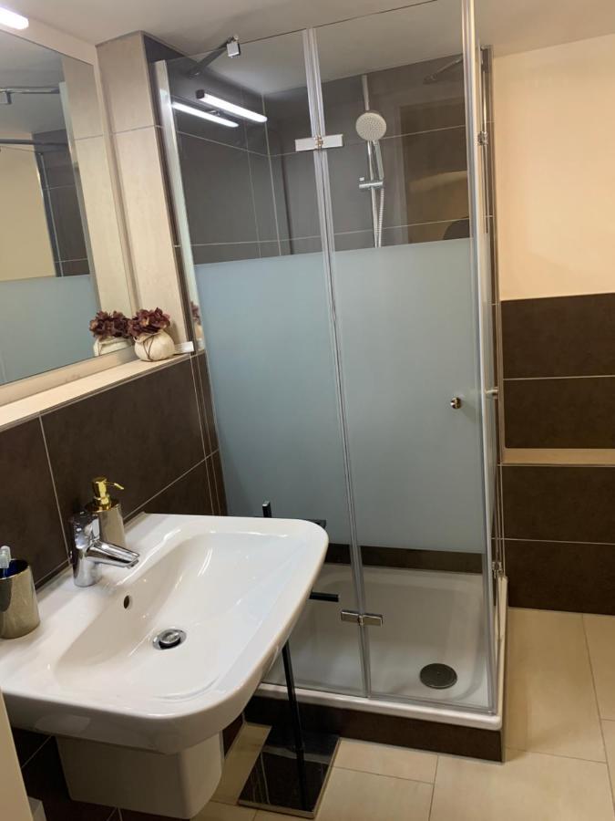 Souterrain Mit Separatem Eingang Und Bad Homestay