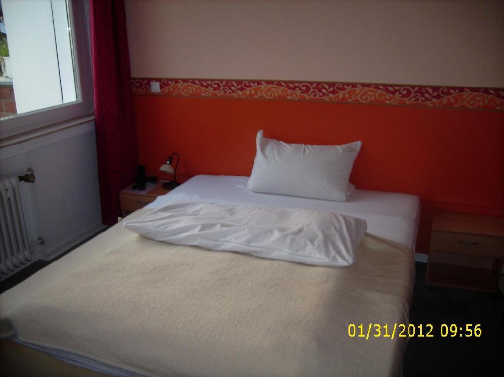 Eu Centralhotel Im Toennchen Guest house Dusseldorf