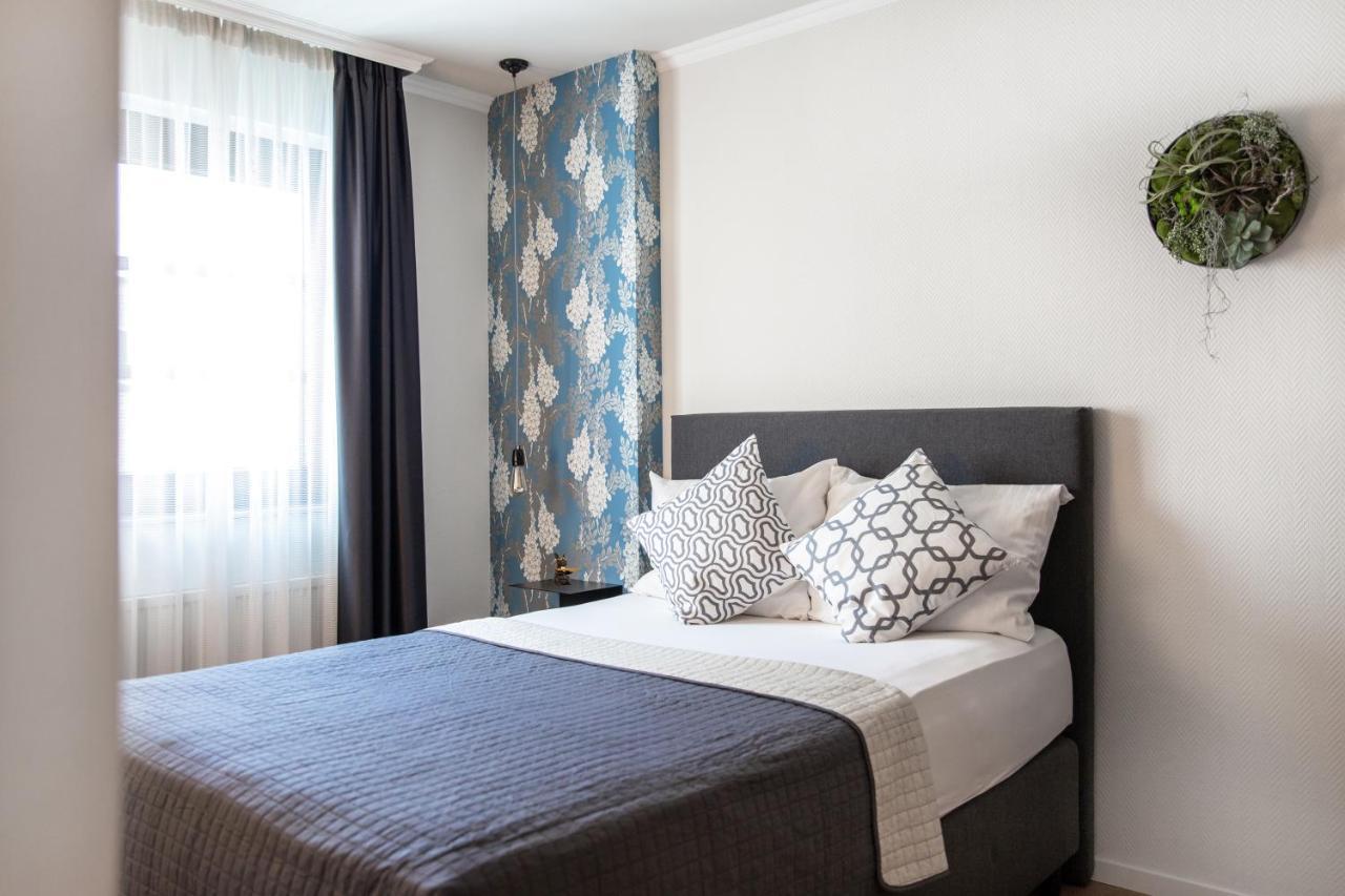 B-hotel