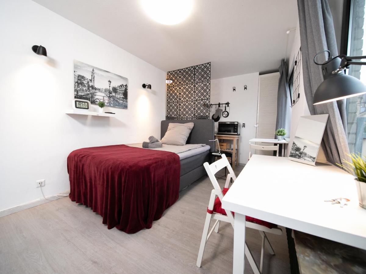 Apartment Studio Rosso - Zentral - Altstadt - Balkon - Messe *