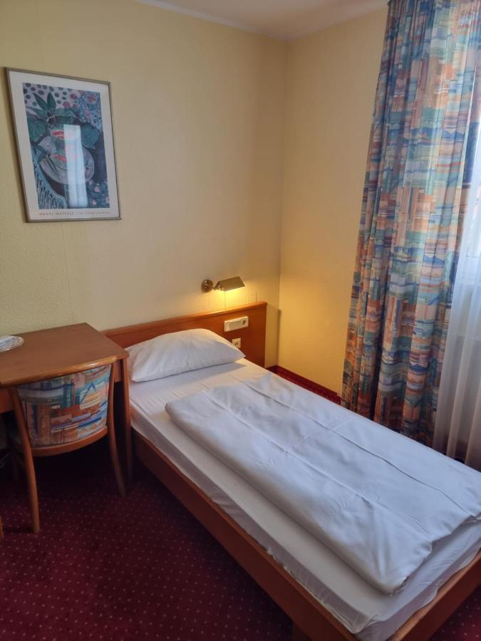 Hotel Mondial 3*