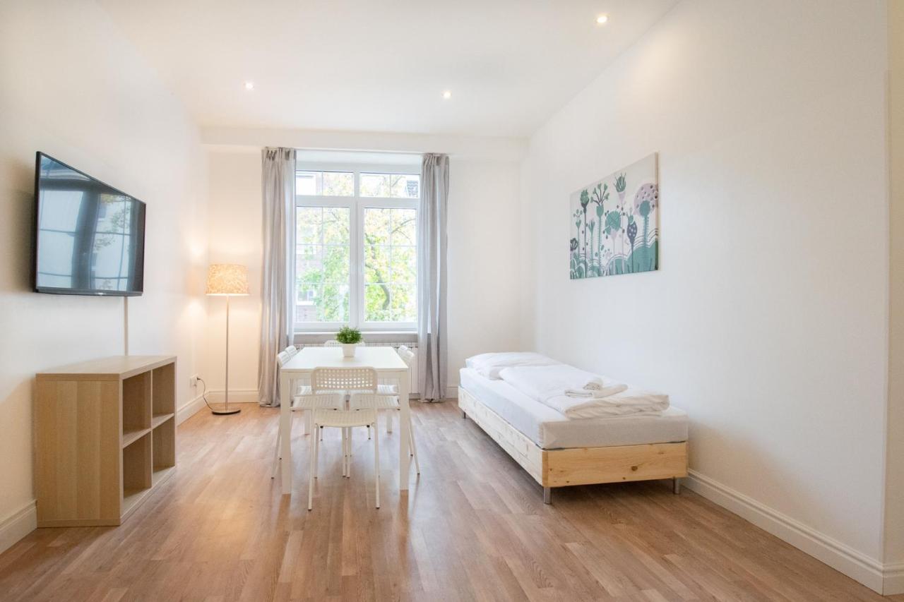 Raj Living - 1 Or 3 - 20 Min Messe Dus And Old Town Dus *