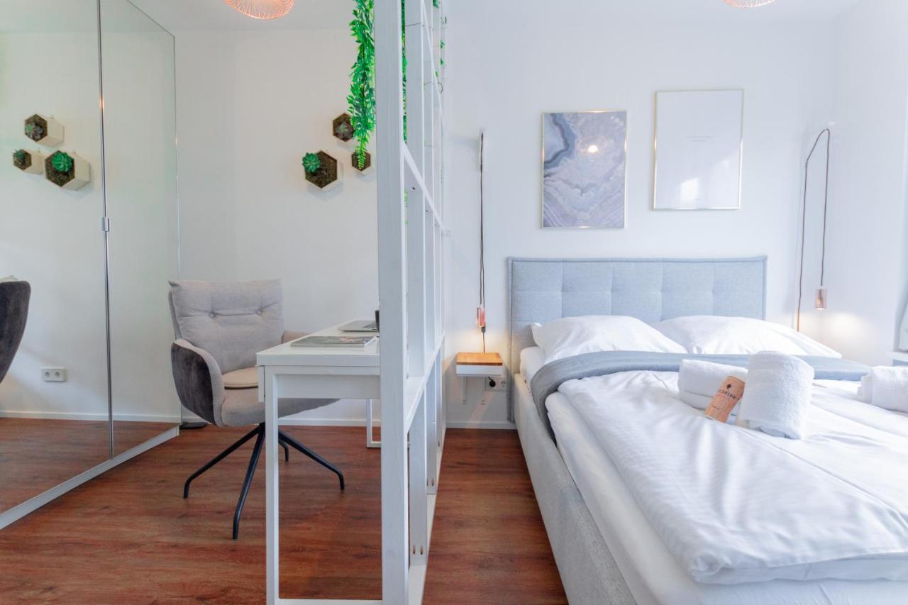 Design Studio Nahe Messe Und Hbf Mit Wlan Und Netflix Apartment Dusseldorf