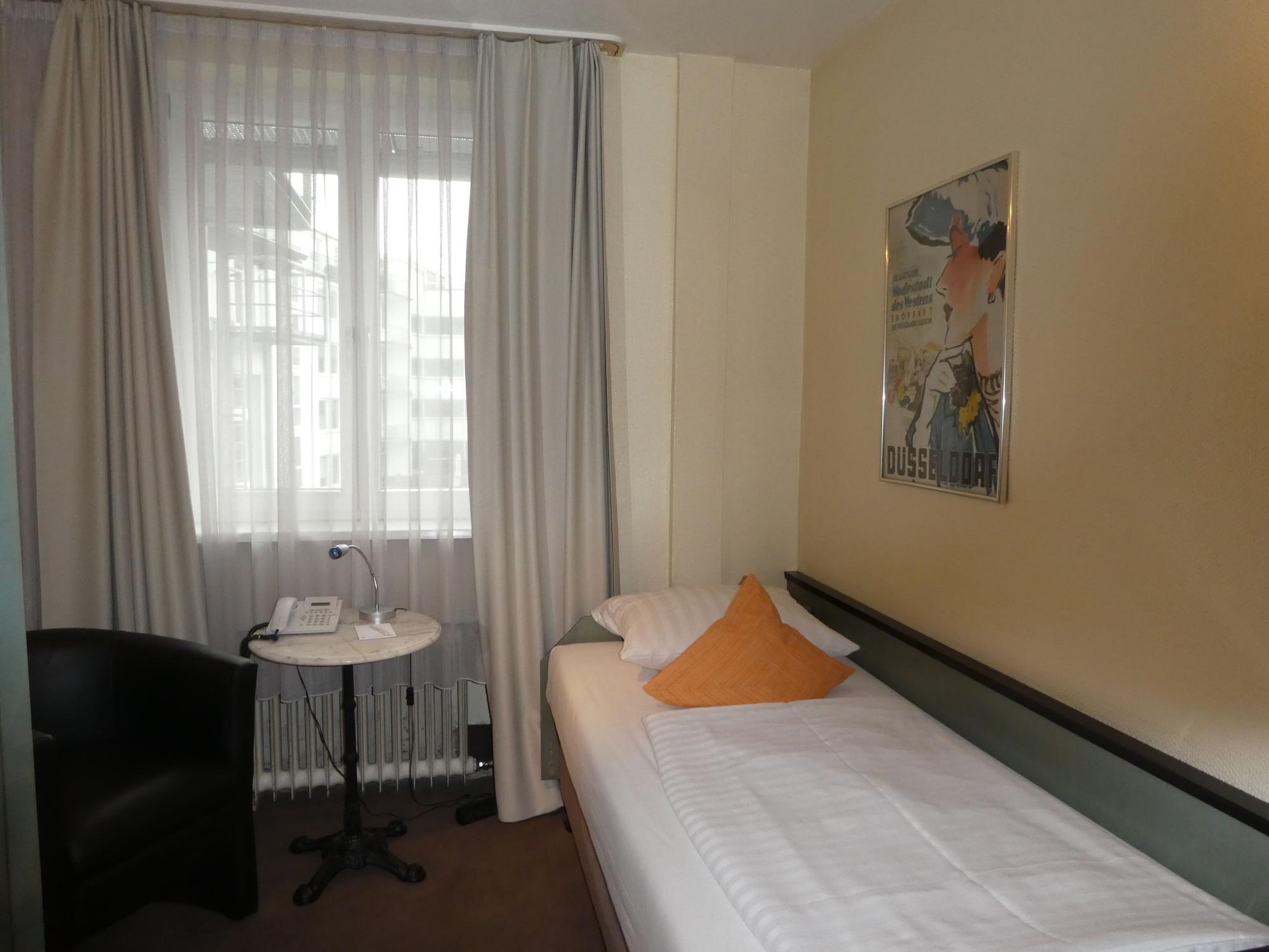 Monopol Centre Hotel Dusseldorf