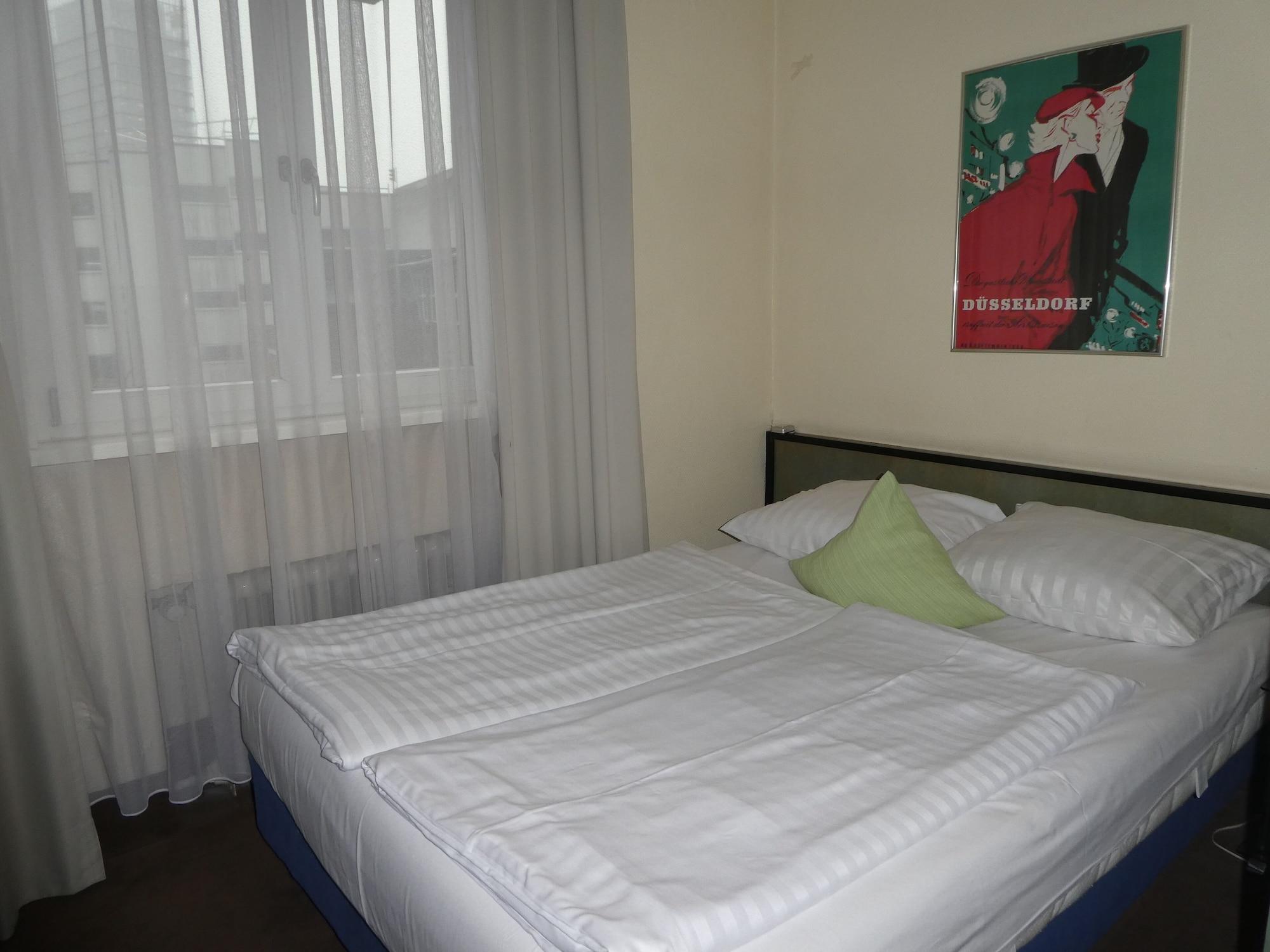 Monopol Centre 3*