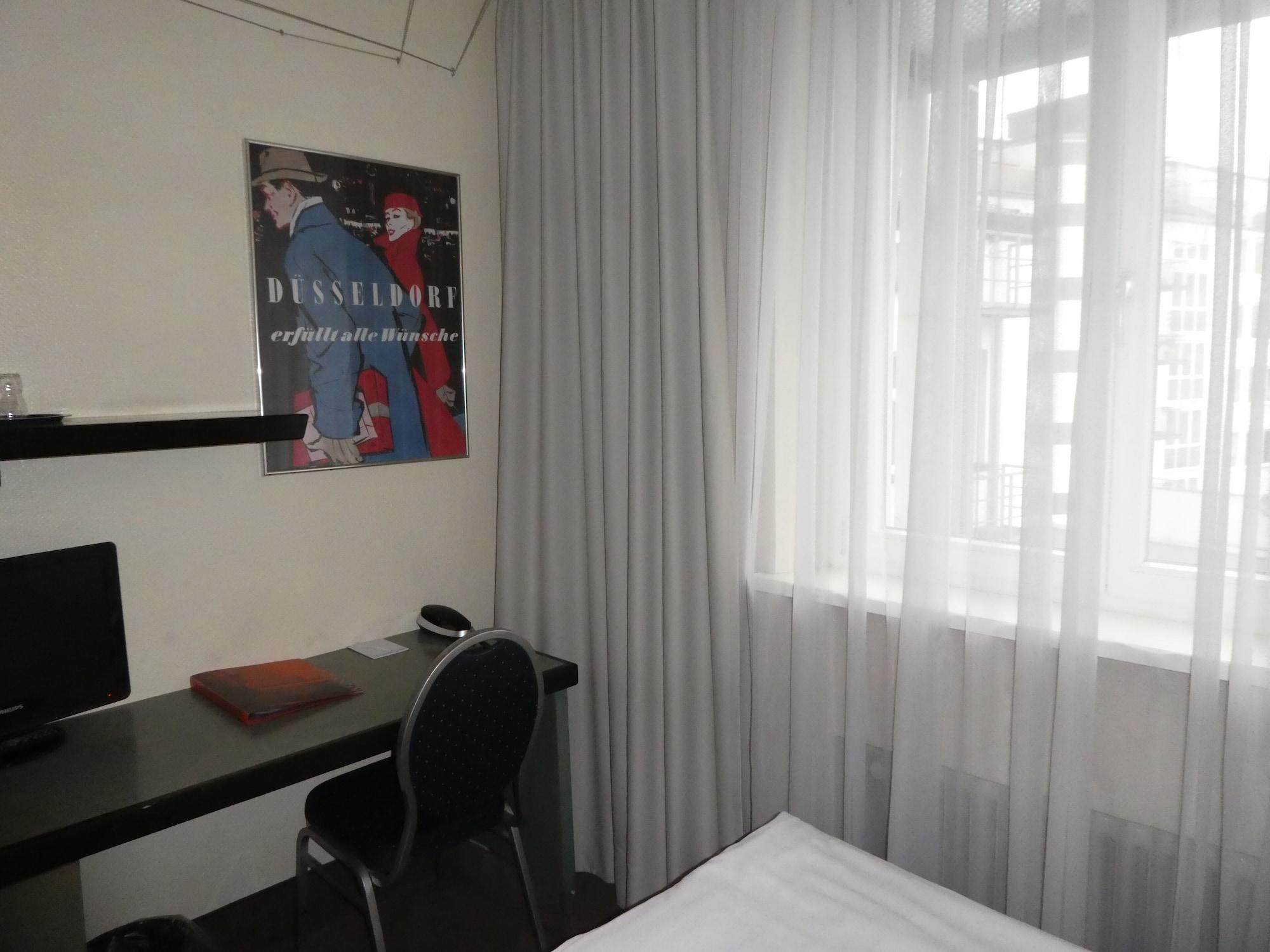 Monopol Centre Hotel Dusseldorf