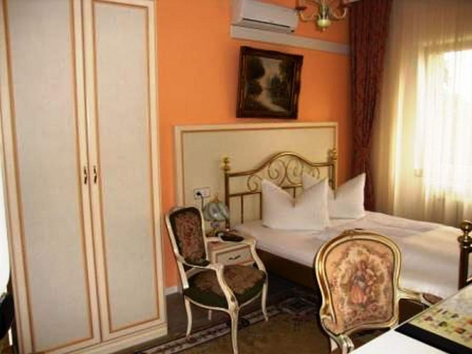 Haus Mooren, Garni