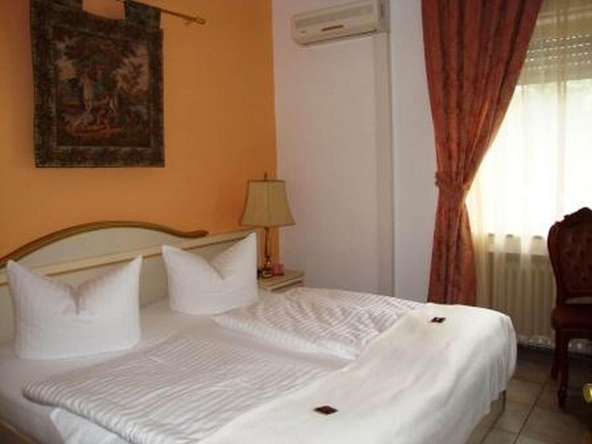 Hotel Haus Mooren, Garni Dusseldorf