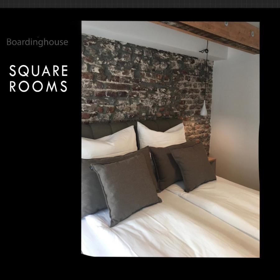 Apartment Square 20