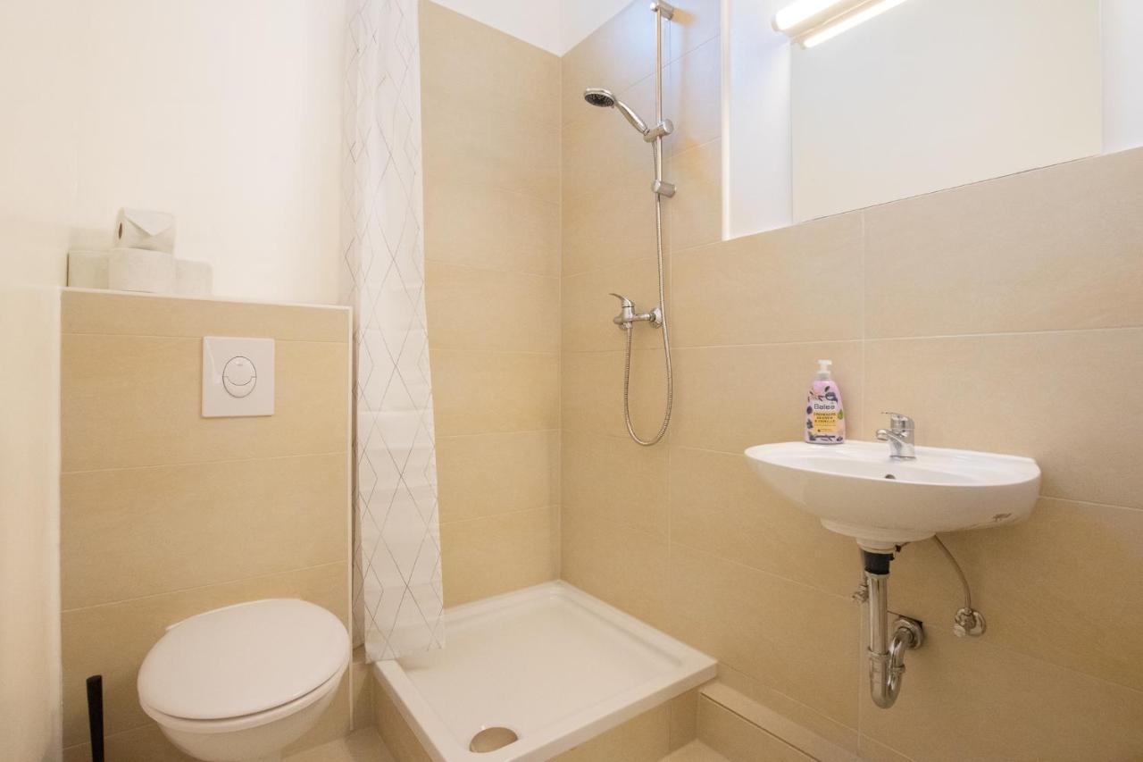 Apartment Raj Living - 1 Or 3 - 20 Min Messe Dus And Old Town Dus Düsseldorf