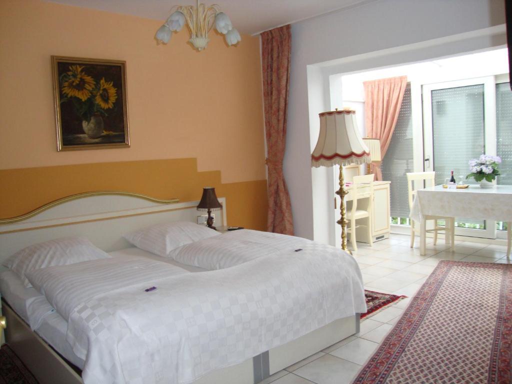 Haus Mooren, Garni Hotel Dusseldorf
