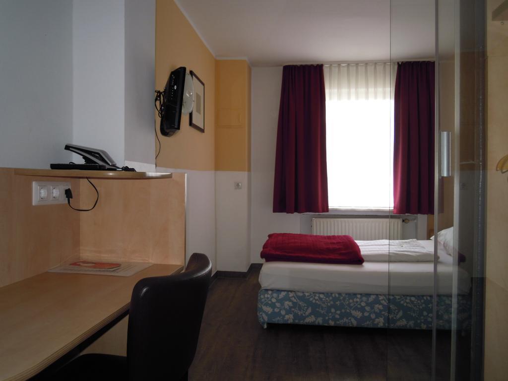 Central 3* Dusseldorf