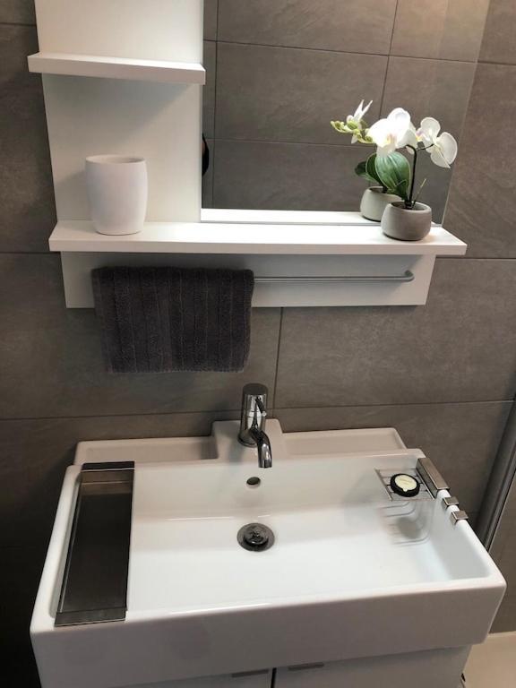 Apartment Studio M - Stylish Central City Business For 5 Guests