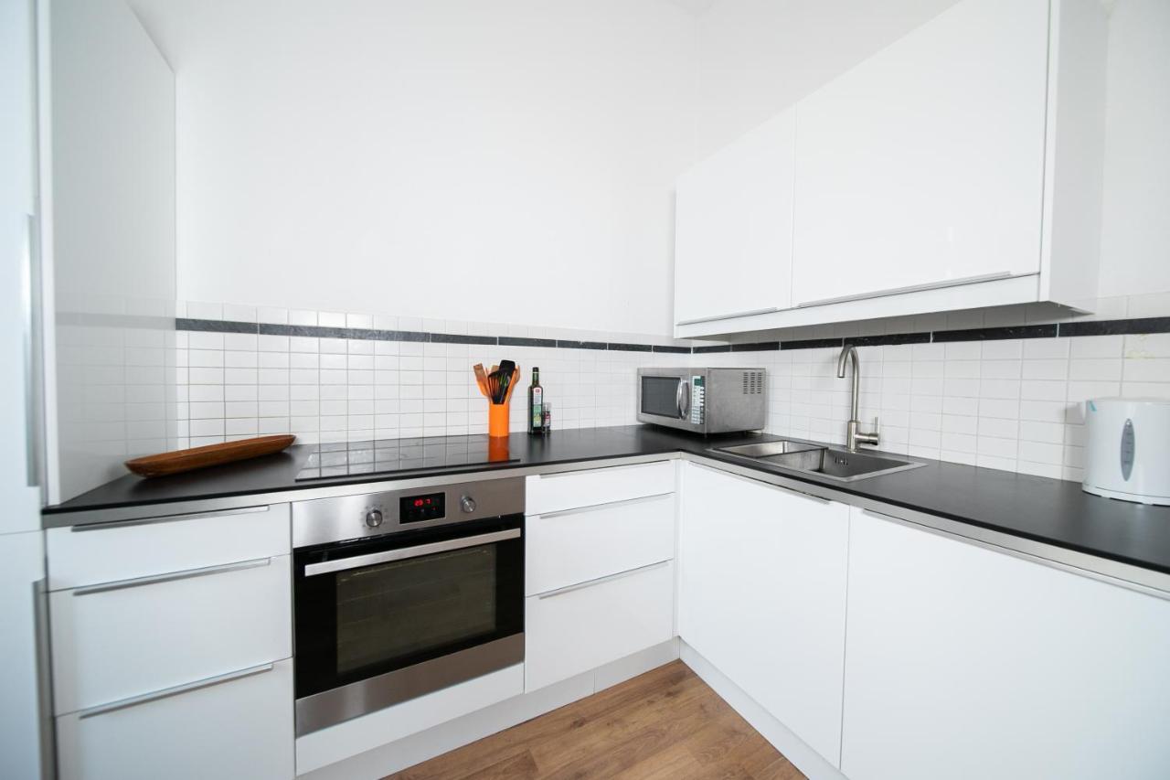 White 60 Qm - Zentral - Balkon - Messe Apartment *