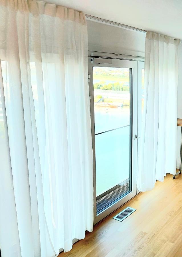 Schickes Mit Flussblick Apartment Dusseldorf