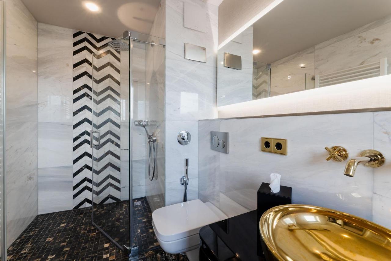 Fourty Three Luxury Serviced 5*