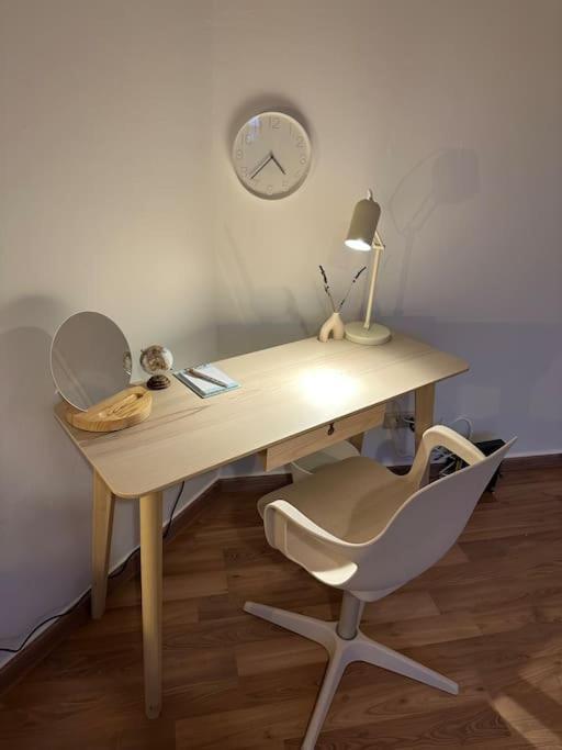 Appartement Mit Wohnkuche & Balkon