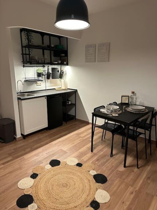 Mit Wohnkuche & Balkon Appartement *
