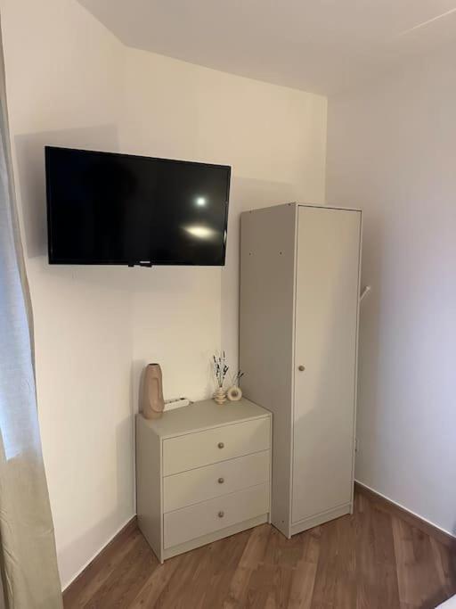 Mit Wohnkuche & Balkon * Dusseldorf