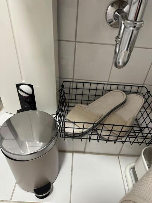 Apartment Mit Wohnkuche & Balkon Dusseldorf