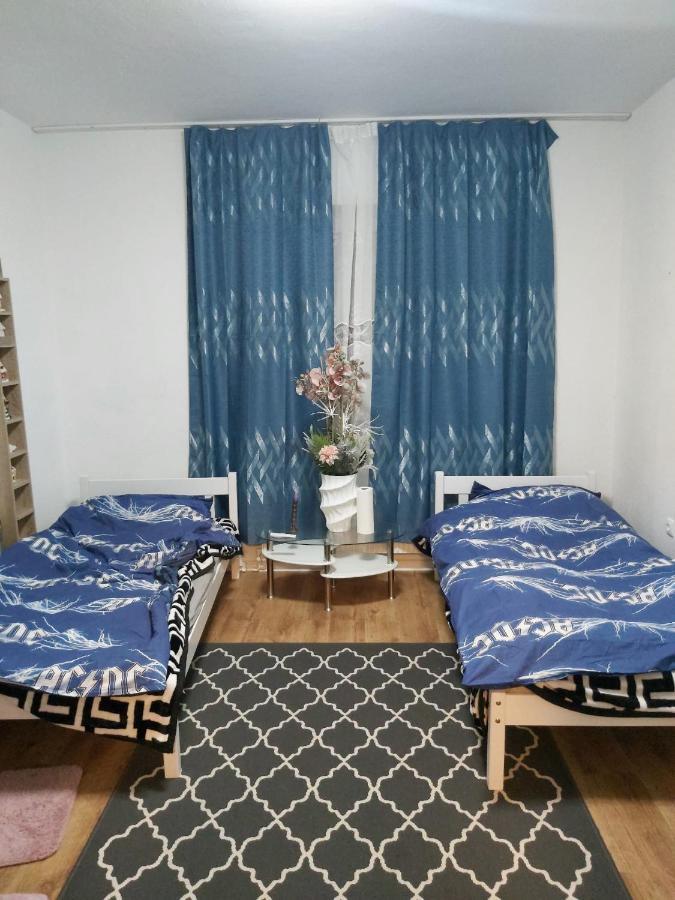 1 Zimmerwohnung Mit Kueche, Balkon Und Badezimmer In Apartmen *