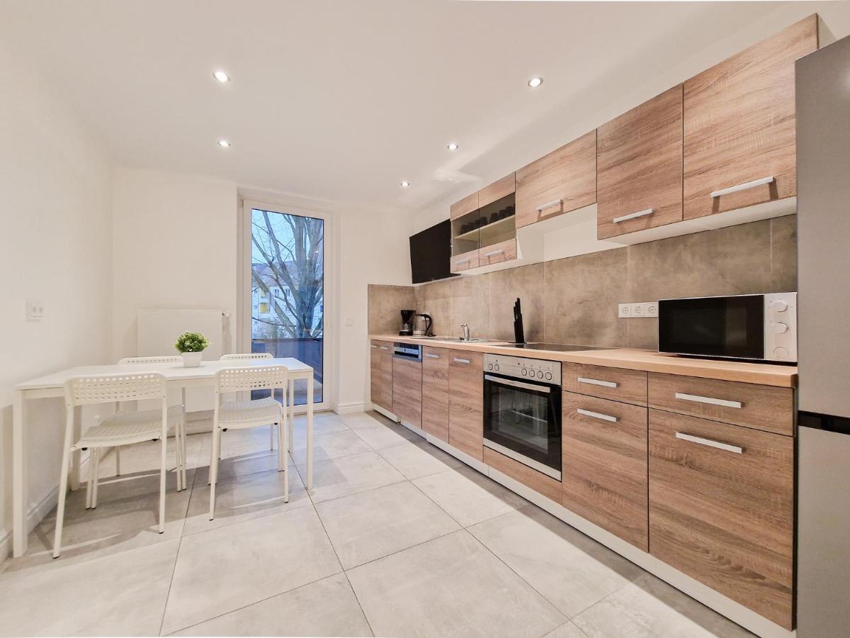 Apartment Raj Living - With 1 Or 2 - 15 Min To Messe Dus And Old Town Dus Dusseldorf