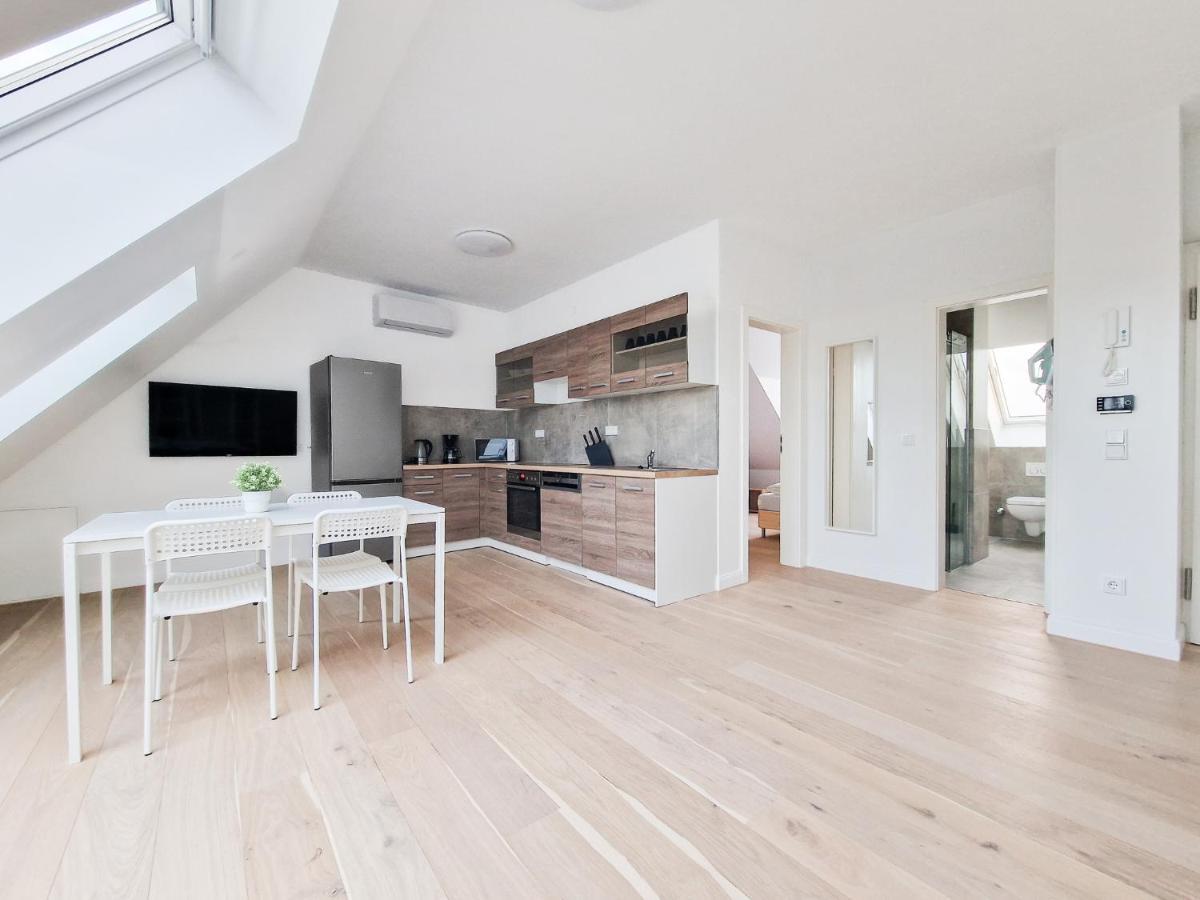 Raj Living - With 1 Or 2 - 15 Min To Messe Dus And Old Town Dus