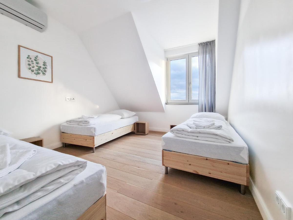 Raj Living - With 1 Or 2 - 15 Min To Messe Dus And Old Town Dus Apartment
