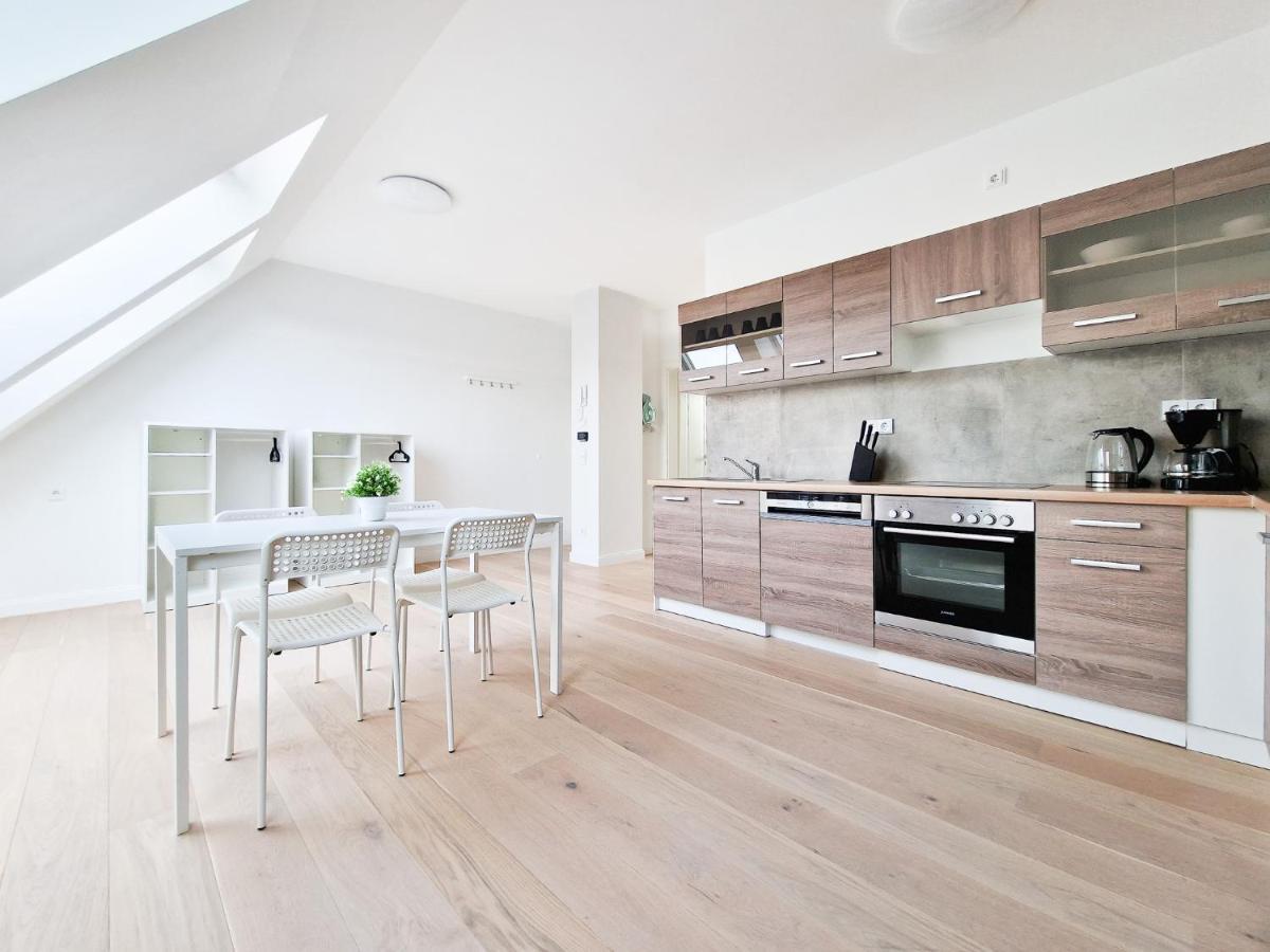 Raj Living - With 1 Or 2 - 15 Min To Messe Dus And Old Town Dus Apartment Dusseldorf
