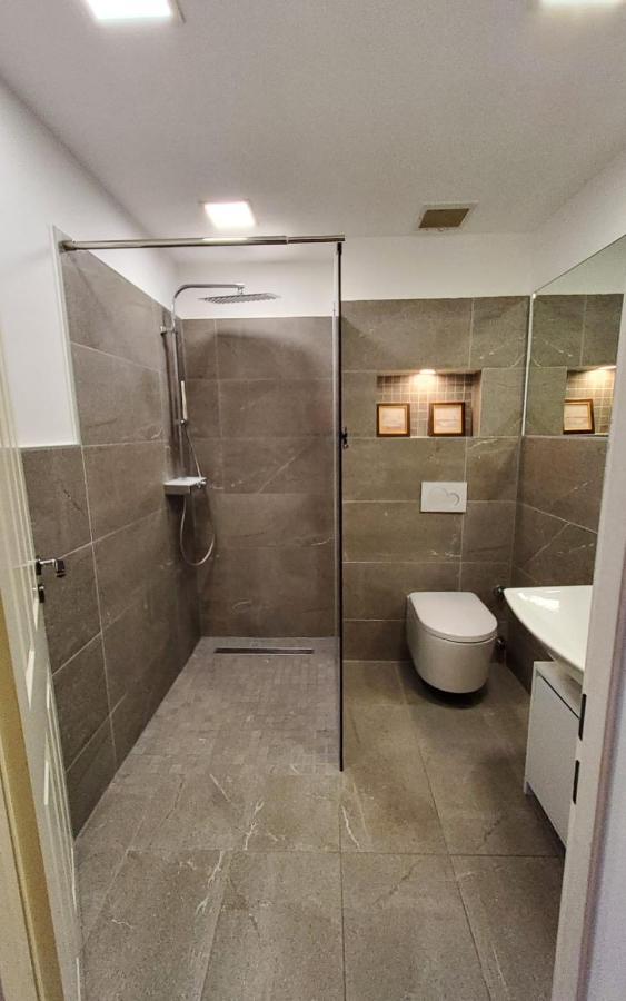 3 - Keine Party ! 6 Personen Apartment Dusseldorf