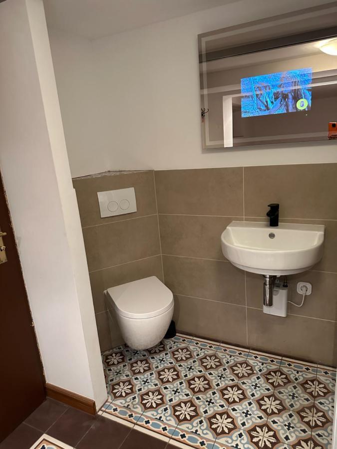 Doppelbett Suite, Naehe Messe Apartment *
