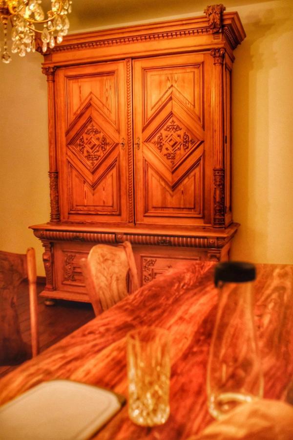 Doppelbett Suite, Naehe Messe Apartment