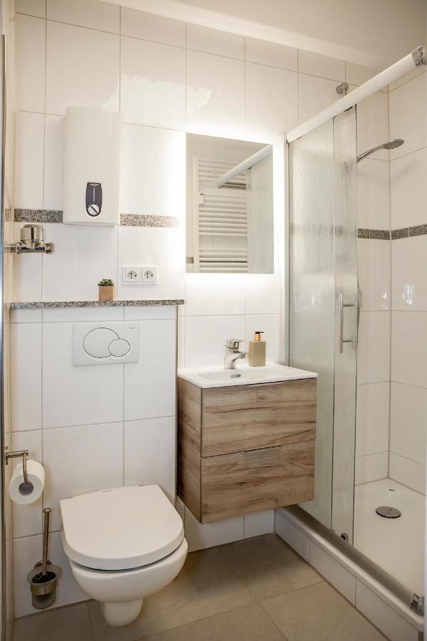 Appartement Center Studio Extra Comfort Luxury Double Bed Kitchen Düsseldorf