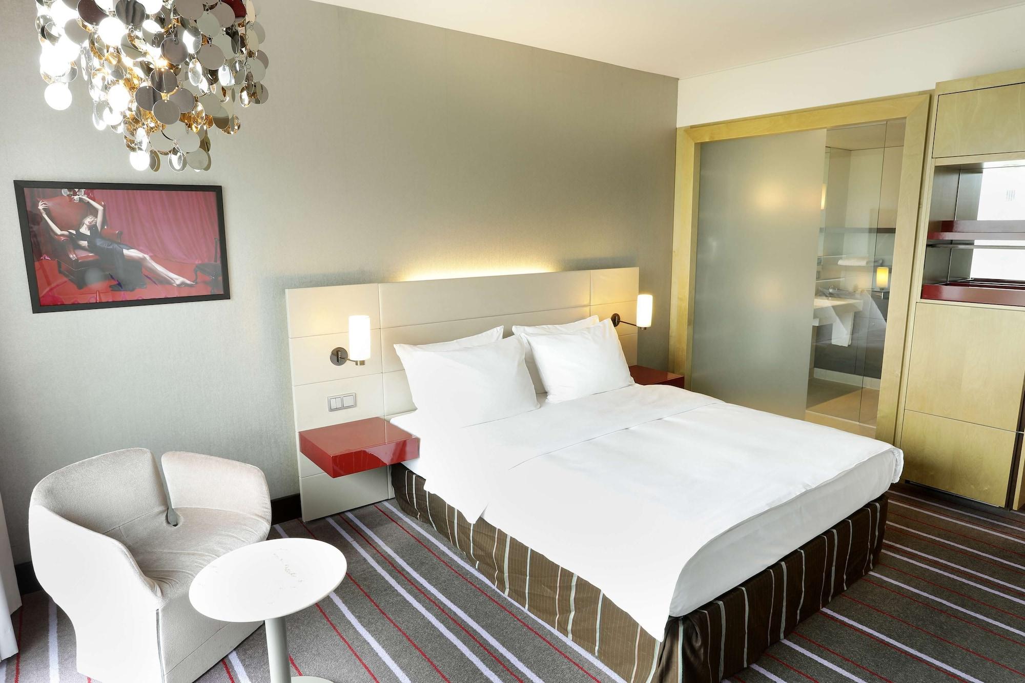 Radisson Blu Media Harbour Hotel, Dusseldorf