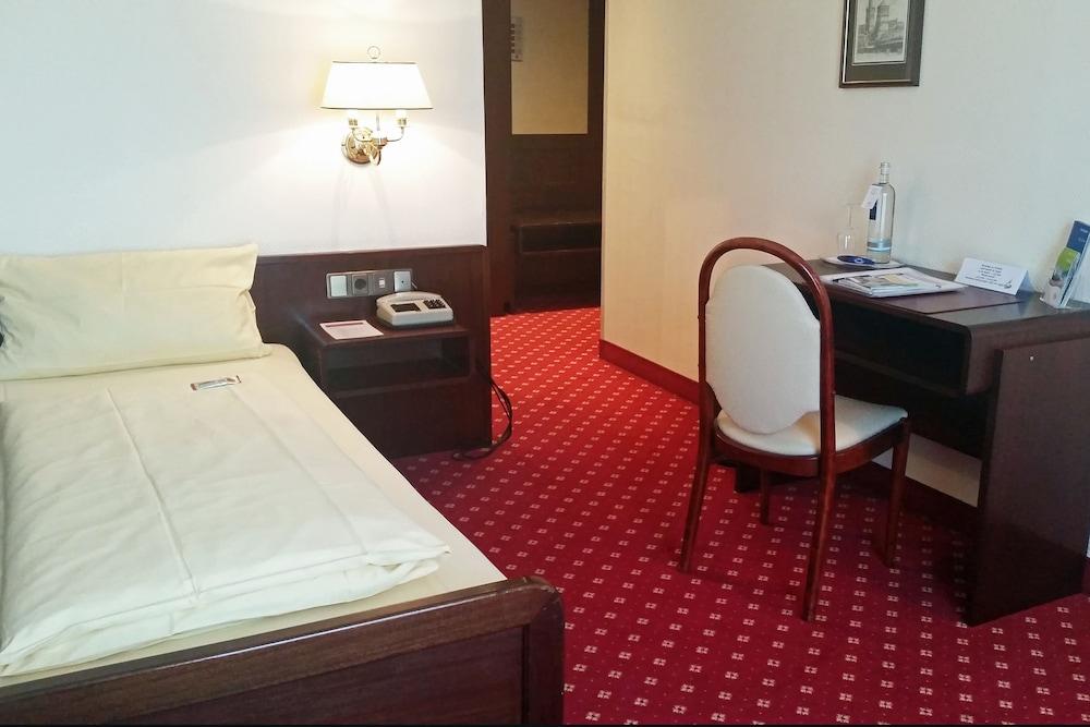 Haus Am Zoo Hotel 3*