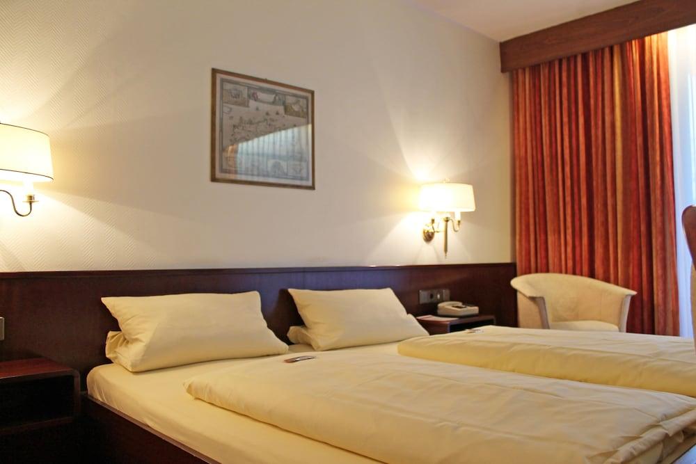 Hotel Haus Am Zoo 3*