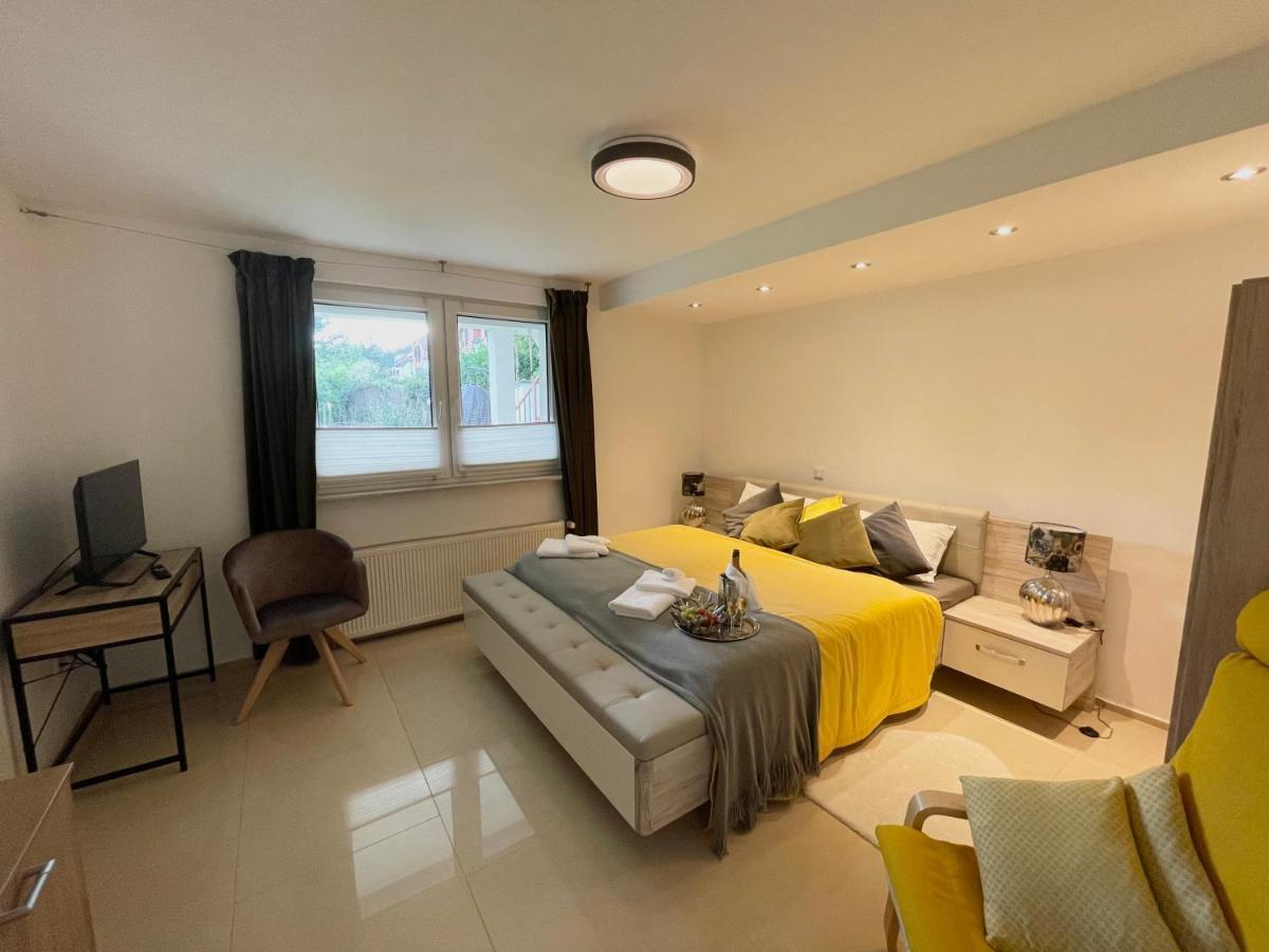 4 Bedrooms, 2 Bathrooms, Kitchen, Terrace - 10 Min To Fairground Apartamento