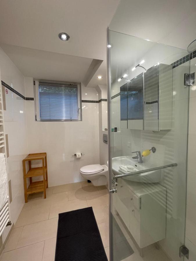 4 Bedrooms, 2 Bathrooms, Kitchen, Terrace - 10 Min To Fairground Apartamento Düsseldorf