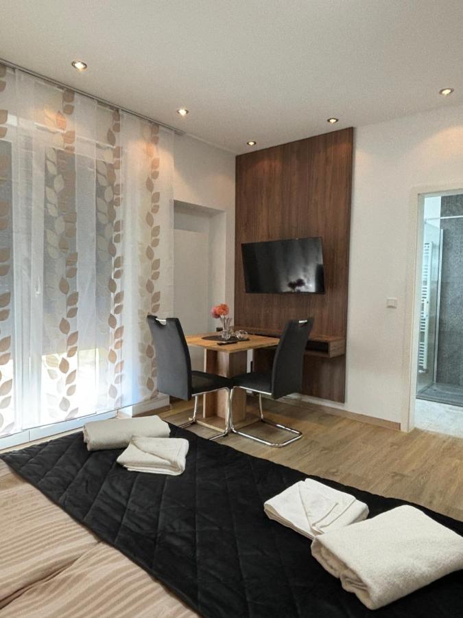 Lenti Duesseldorfer Apartment's