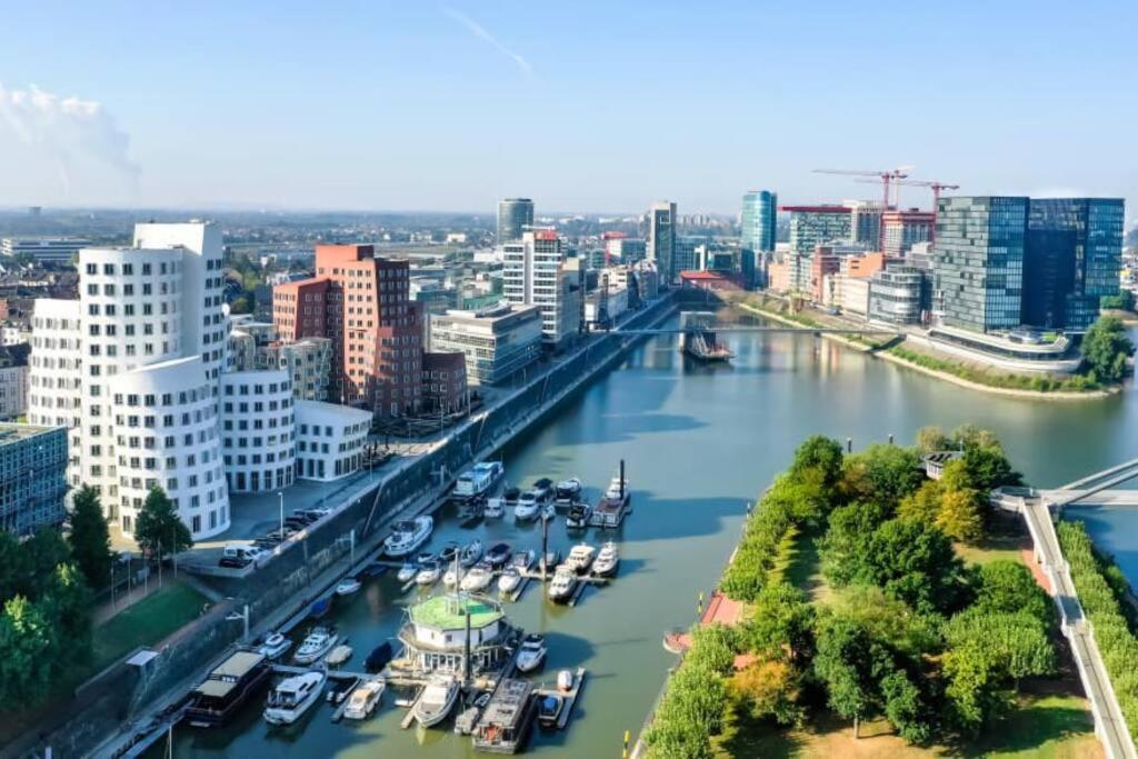 - Chilliges In Mit Balkon & Kuche; Big Tv And Bed - Apartment *