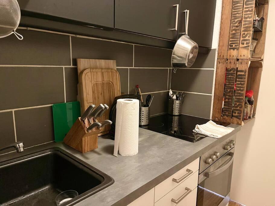 - Chilliges In Mit Balkon & Kuche; Big Tv And Bed - Apartment