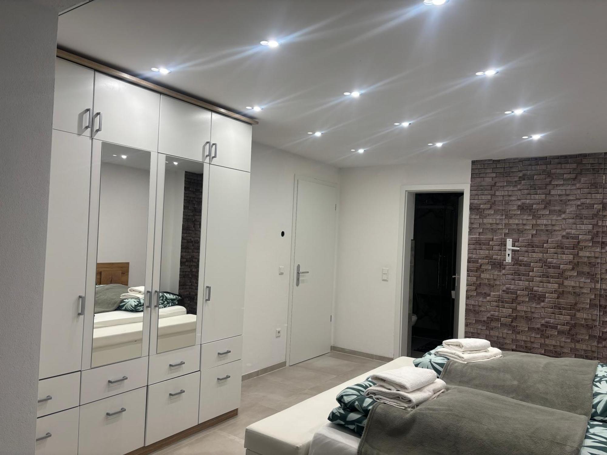Lenti Duesseldorfer Apartment's Homestay