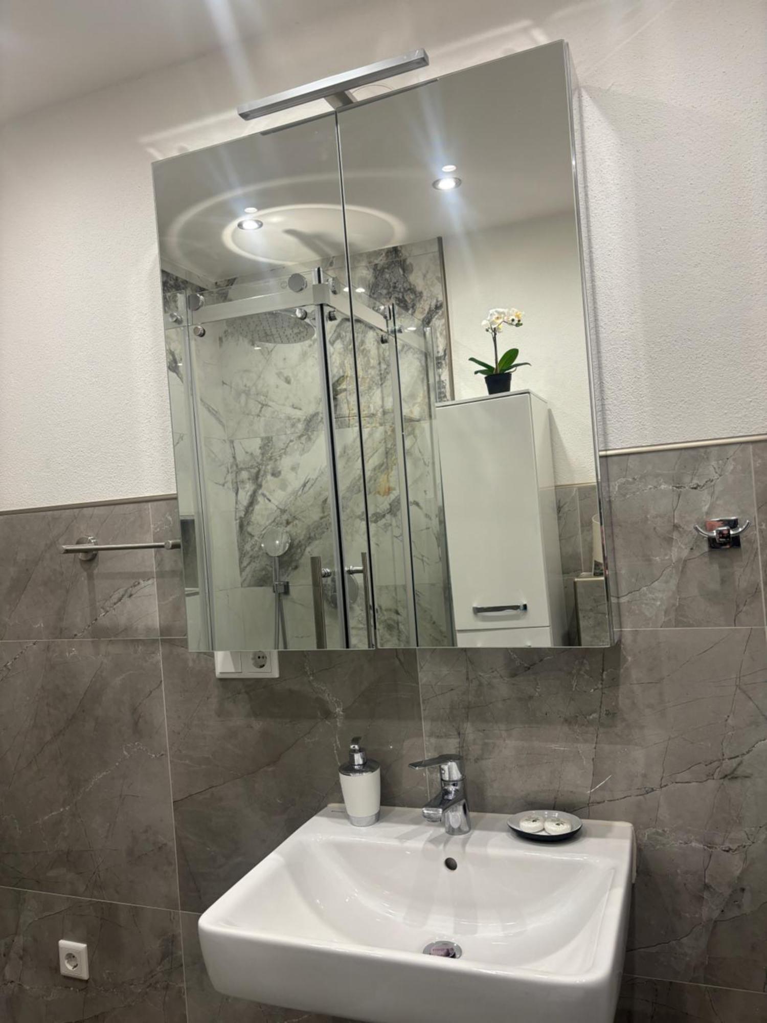Lenti Duesseldorfer Apartment's *