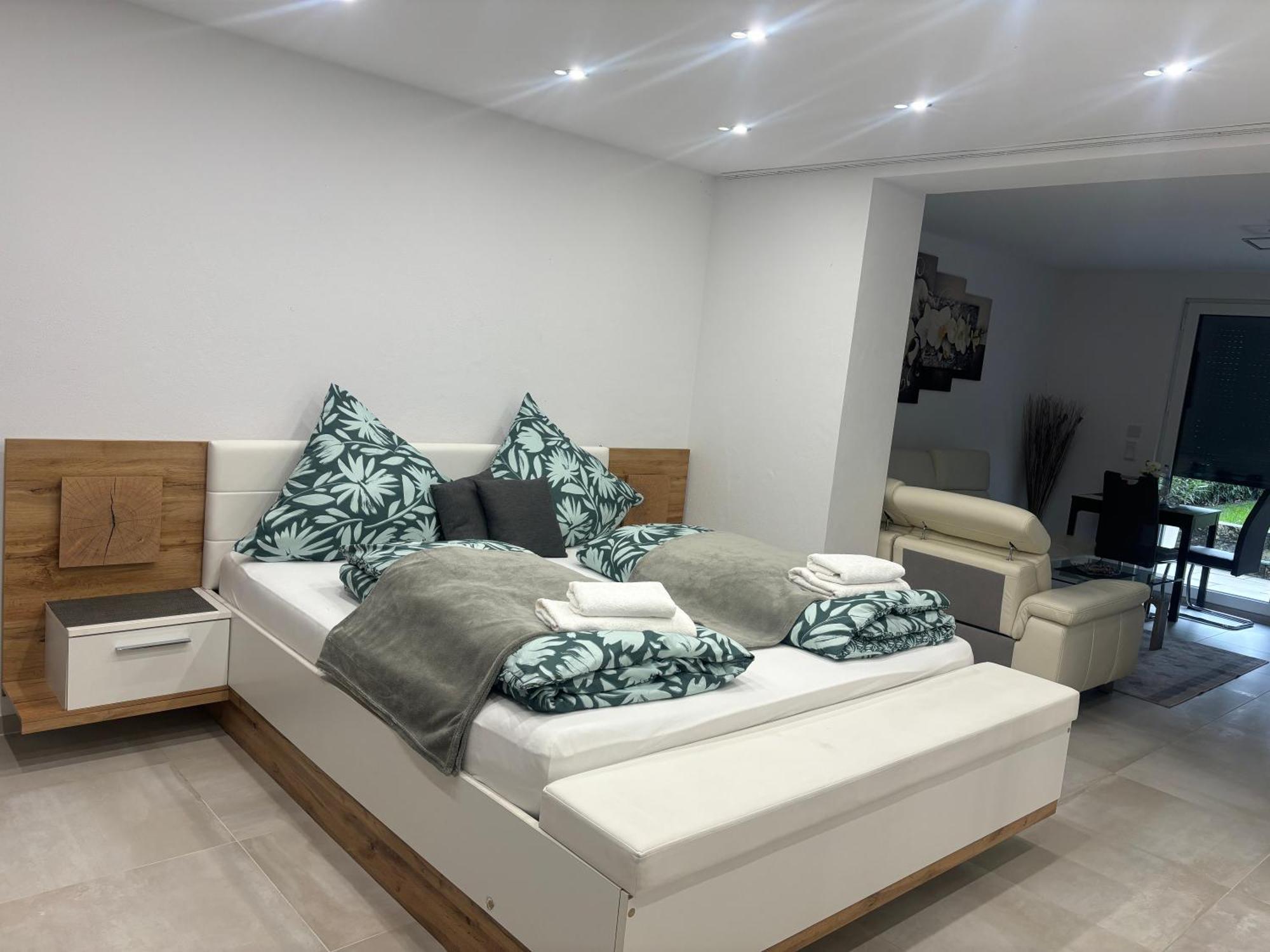 Lenti Duesseldorfer Apartment's *